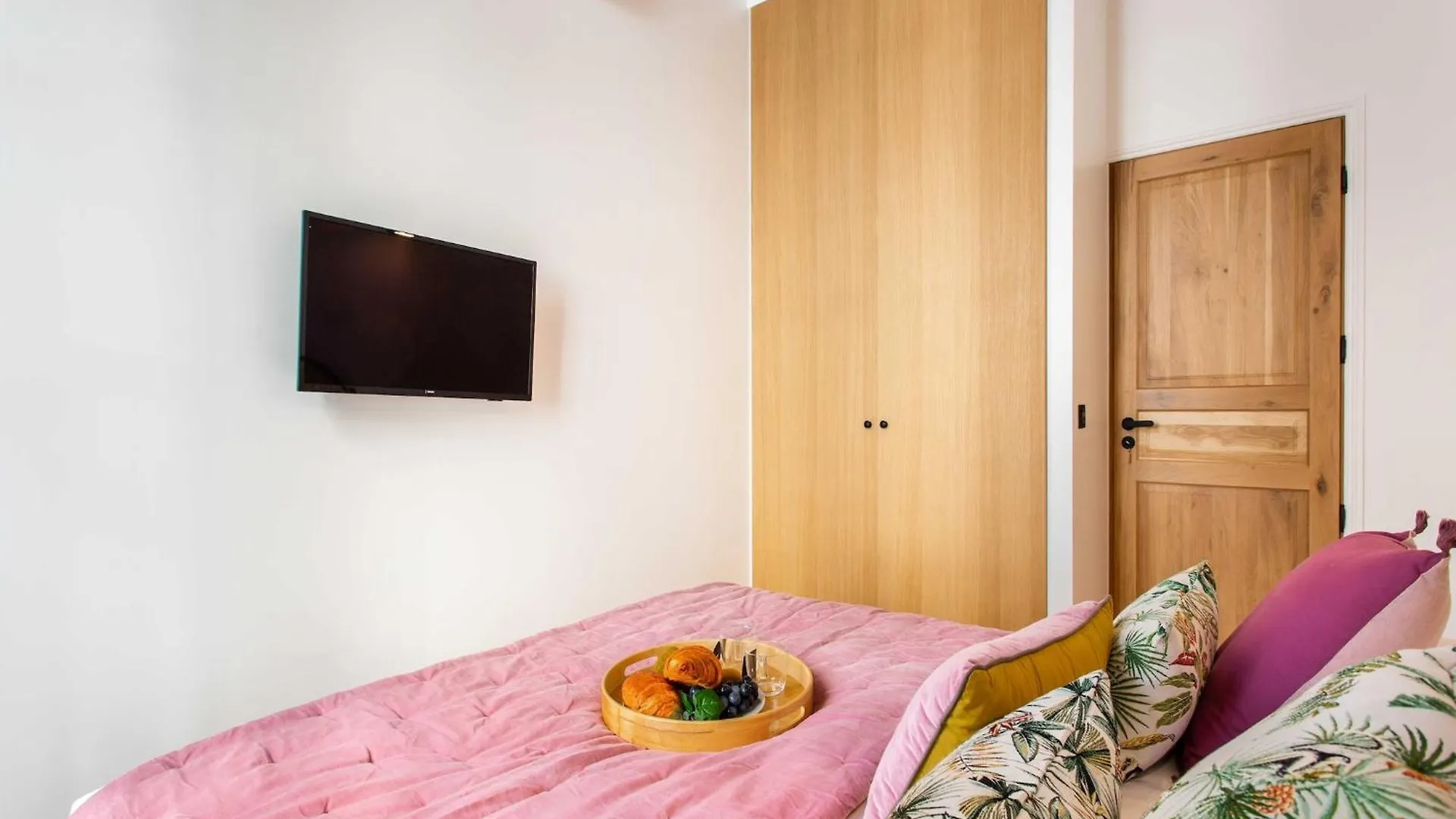 Magnificent Apartment - 2Br 6P - Le Marais Paris France